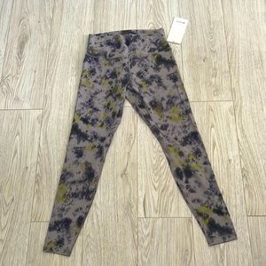 Lululemon I 8